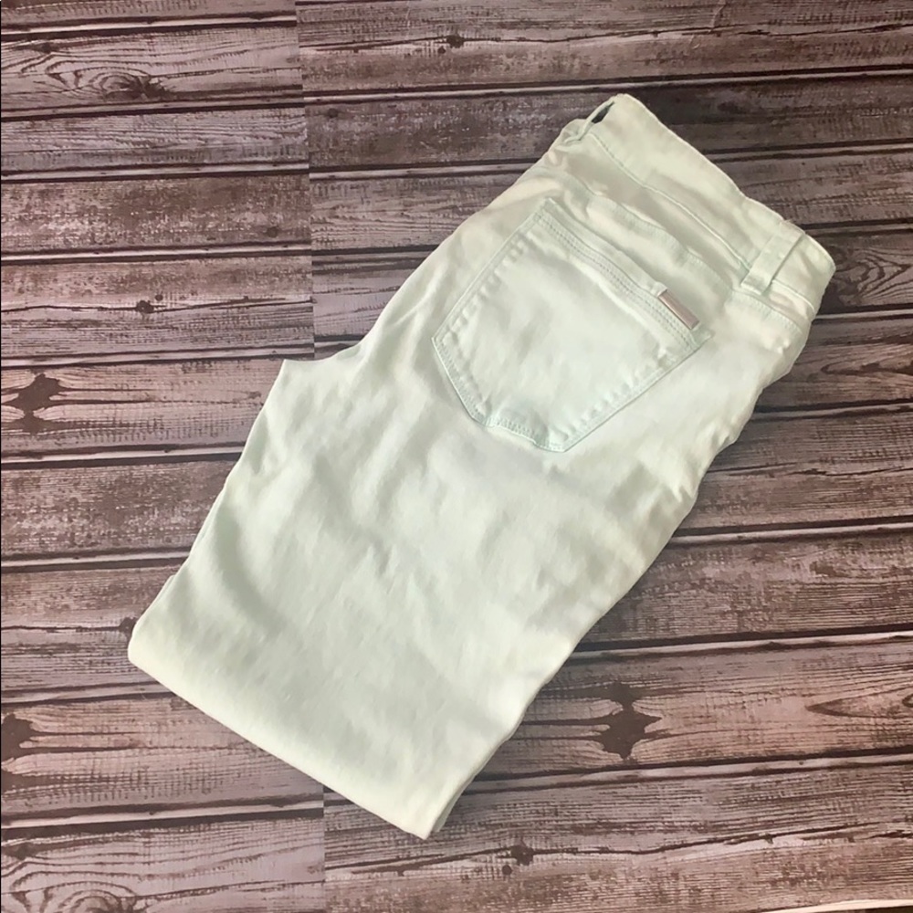 White House Black Market Skimmer Skinny